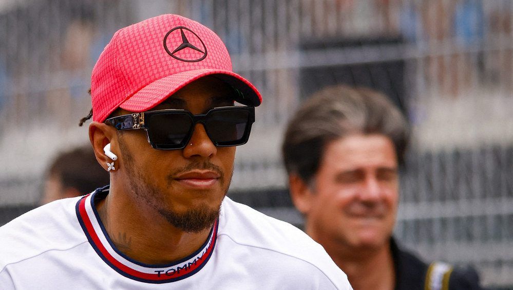 Hamilton by mohl změnit stáj! Na stole má zajímavou nabídku